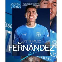 Viime hetkellä Enzo pukee Manchester Cityn pelipaidan ylleen. Viime hetkellä Enzo pukee Manchester Cityn pelipaidan ylleen.